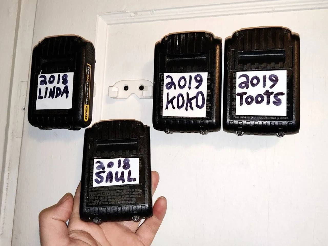 Dewalt 20v Battery Wall Mount Holder Dewalt Battery Storage - 20 Volt Lithium Ion